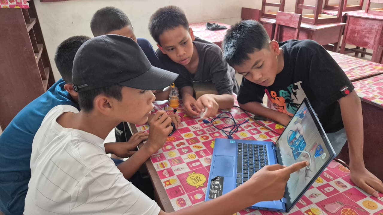 ROBOTIK KELAS 8 DAN 9